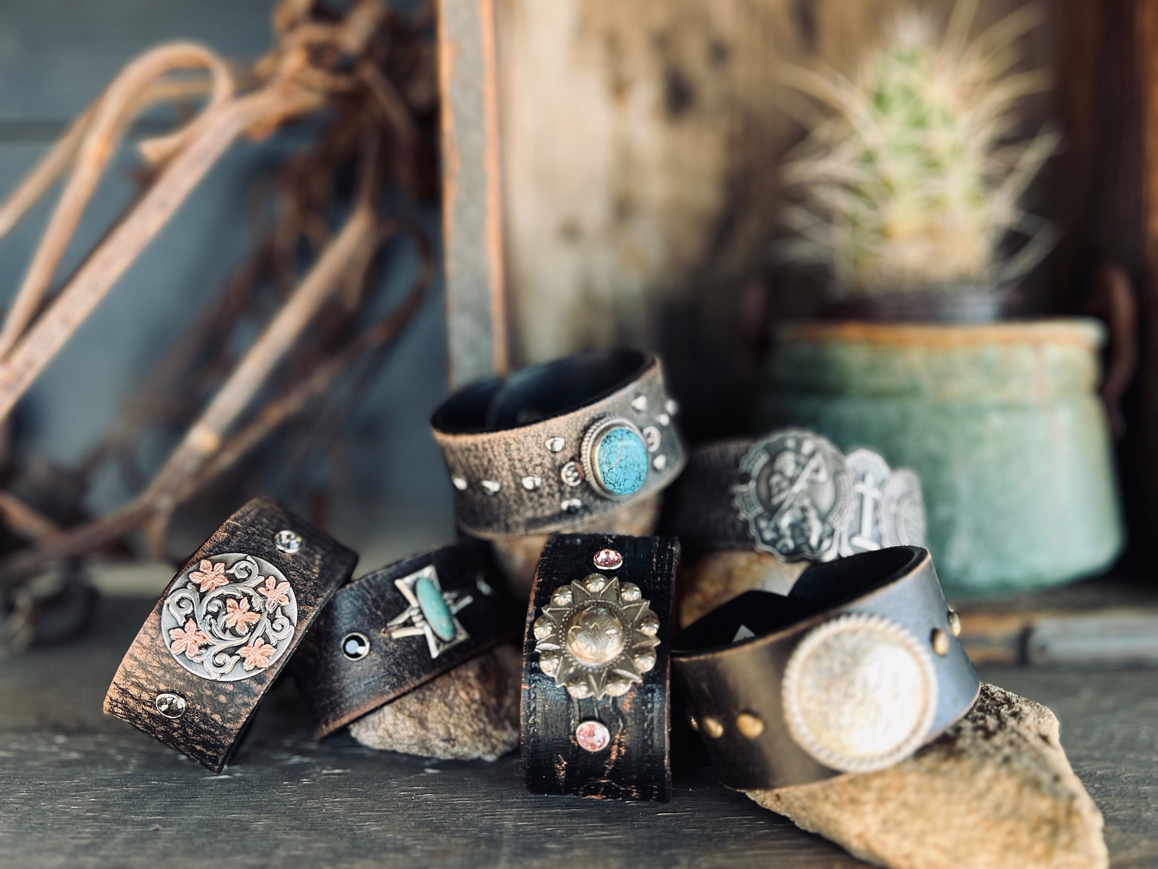 Mojave Outlaw Cuffs
